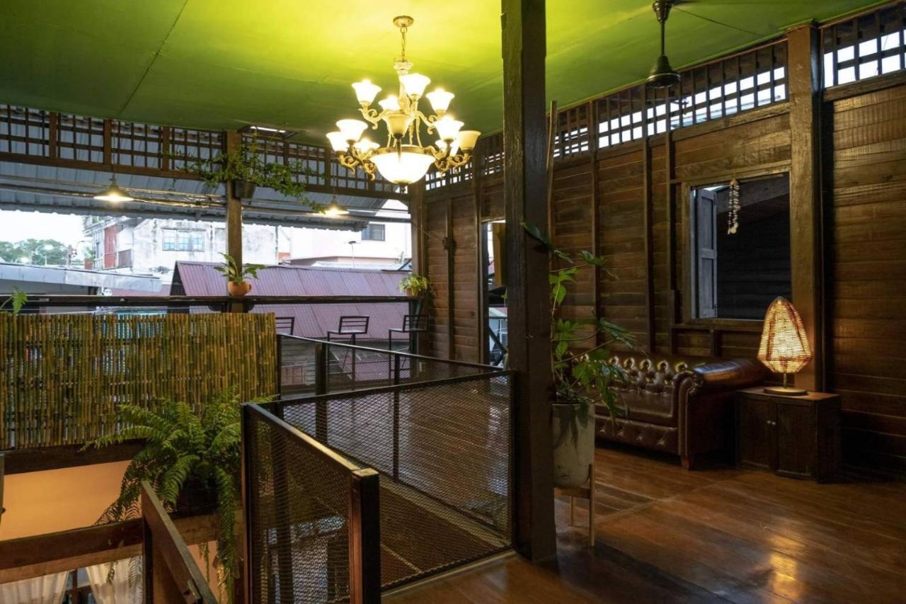 Non House Bangkok บ้านนอนโฮสเทล Exteriér fotografie