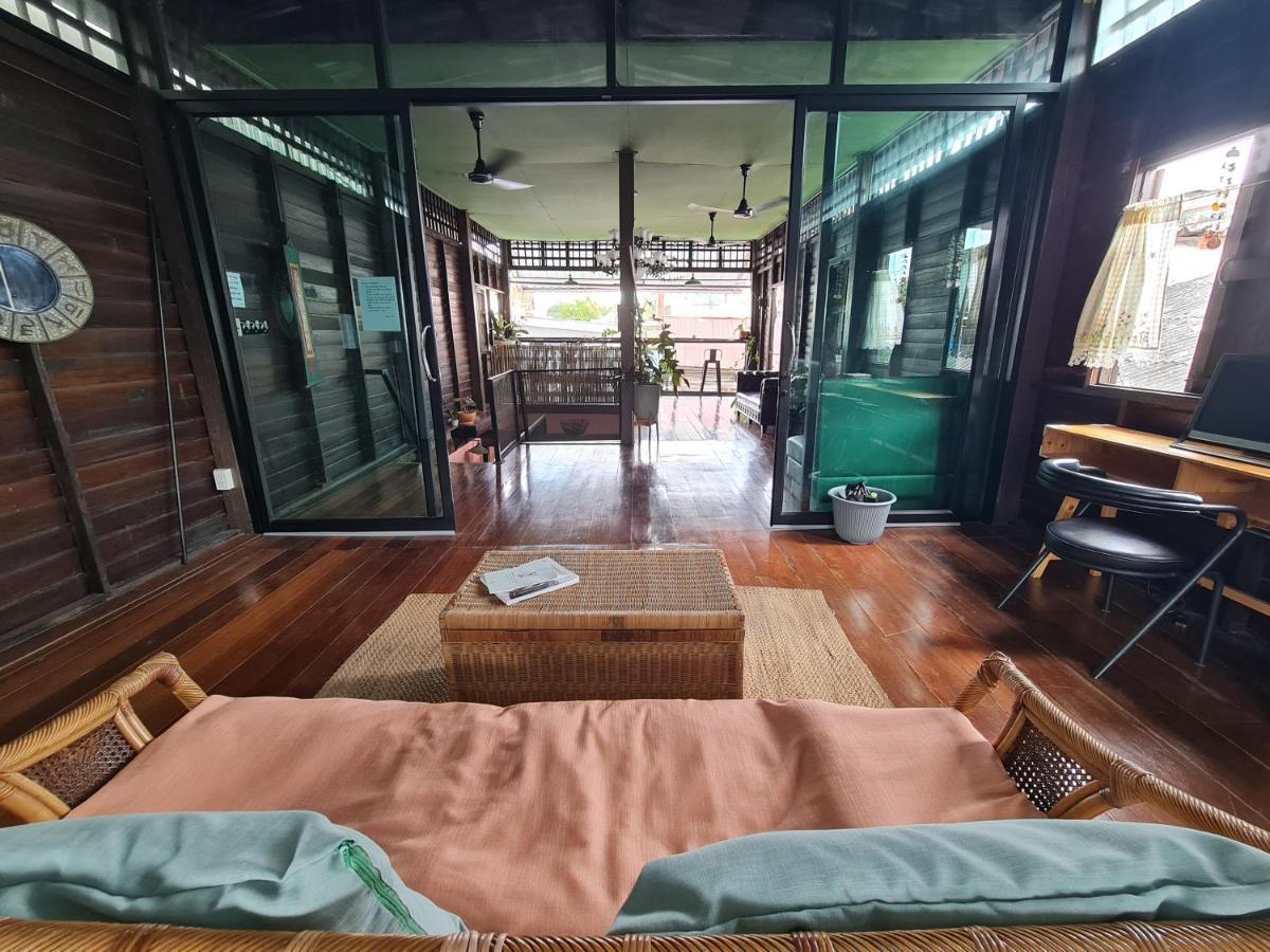 Non House Bangkok บ้านนอนโฮสเทล Exteriér fotografie