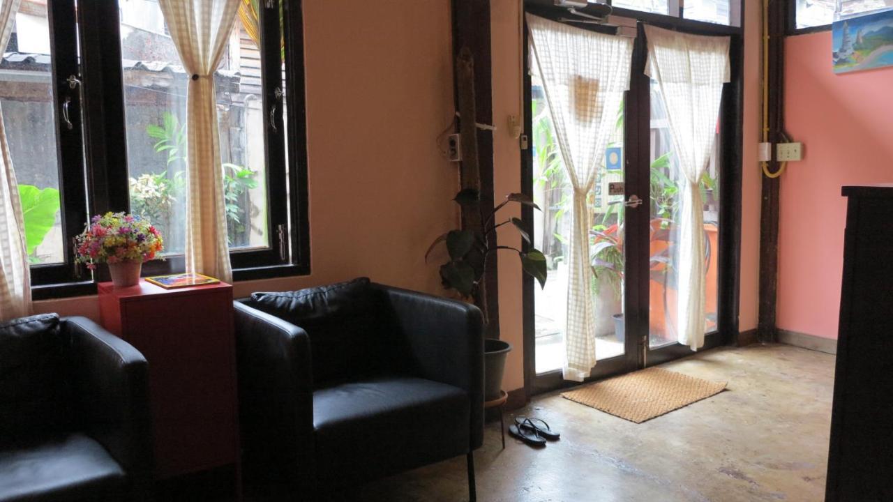 Non House Bangkok บ้านนอนโฮสเทล Exteriér fotografie