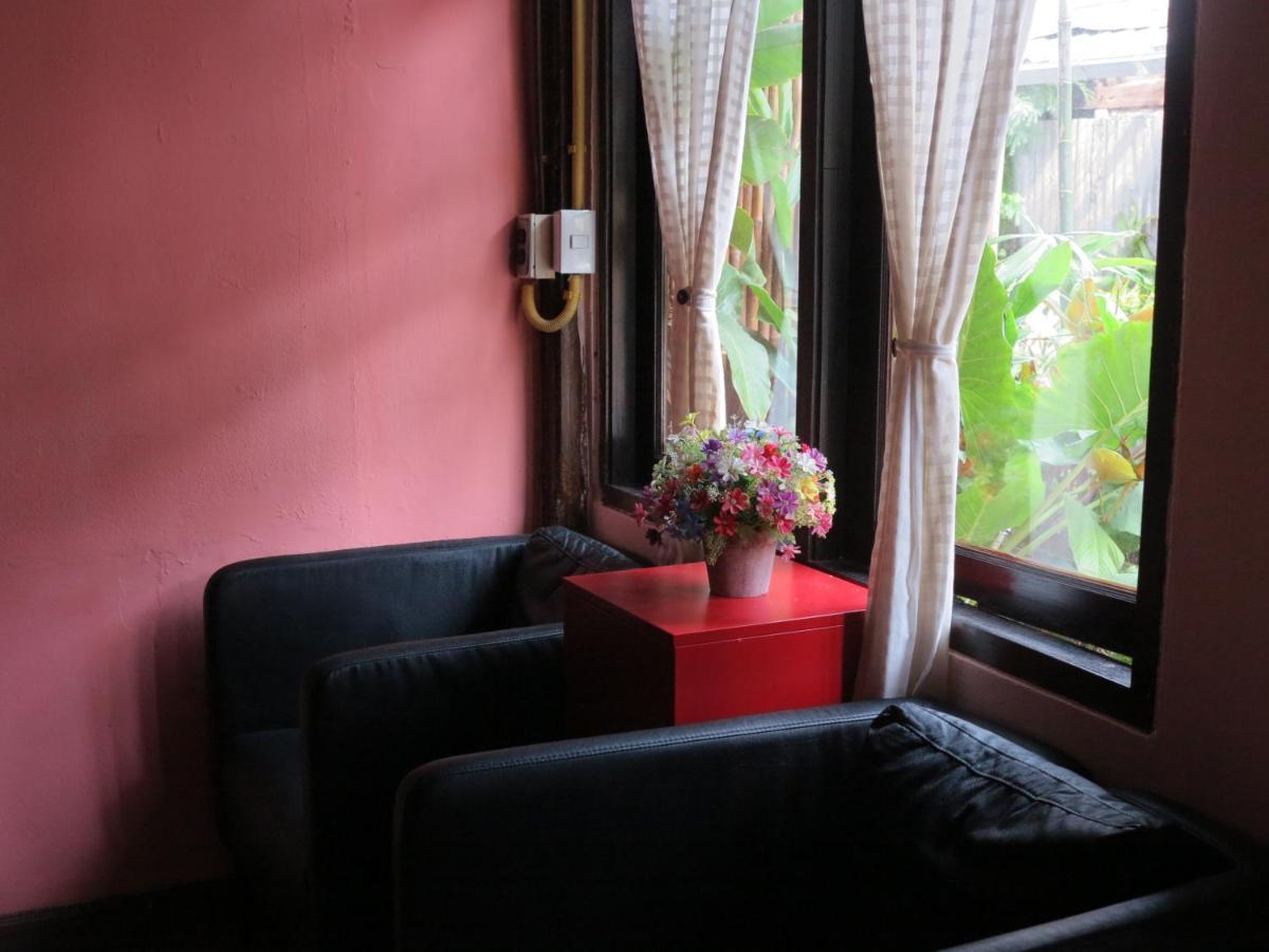 Non House Bangkok บ้านนอนโฮสเทล Exteriér fotografie